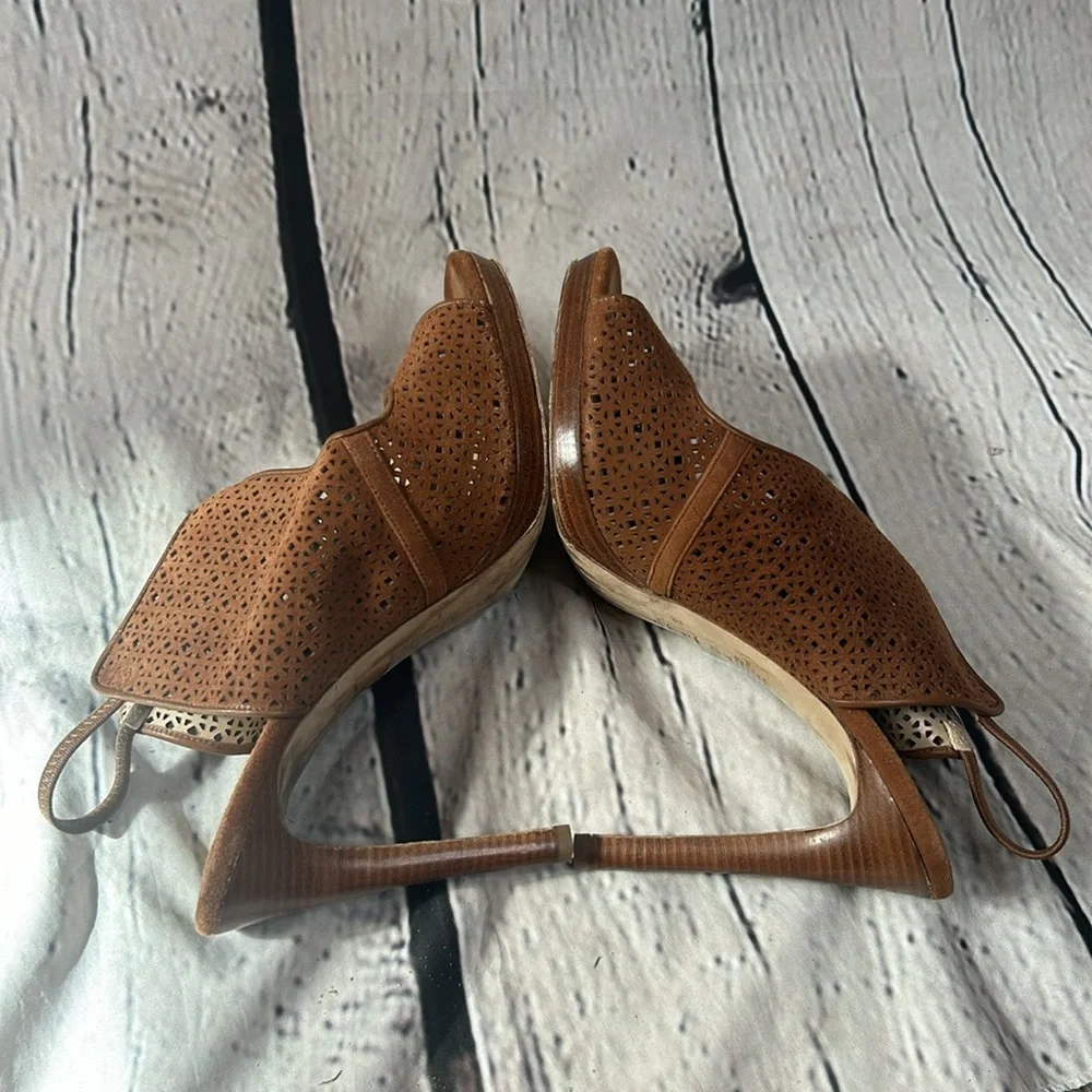 Tory Burch Ellie Heeled Brown Suede Sandals Size 9.5 Great Condition
